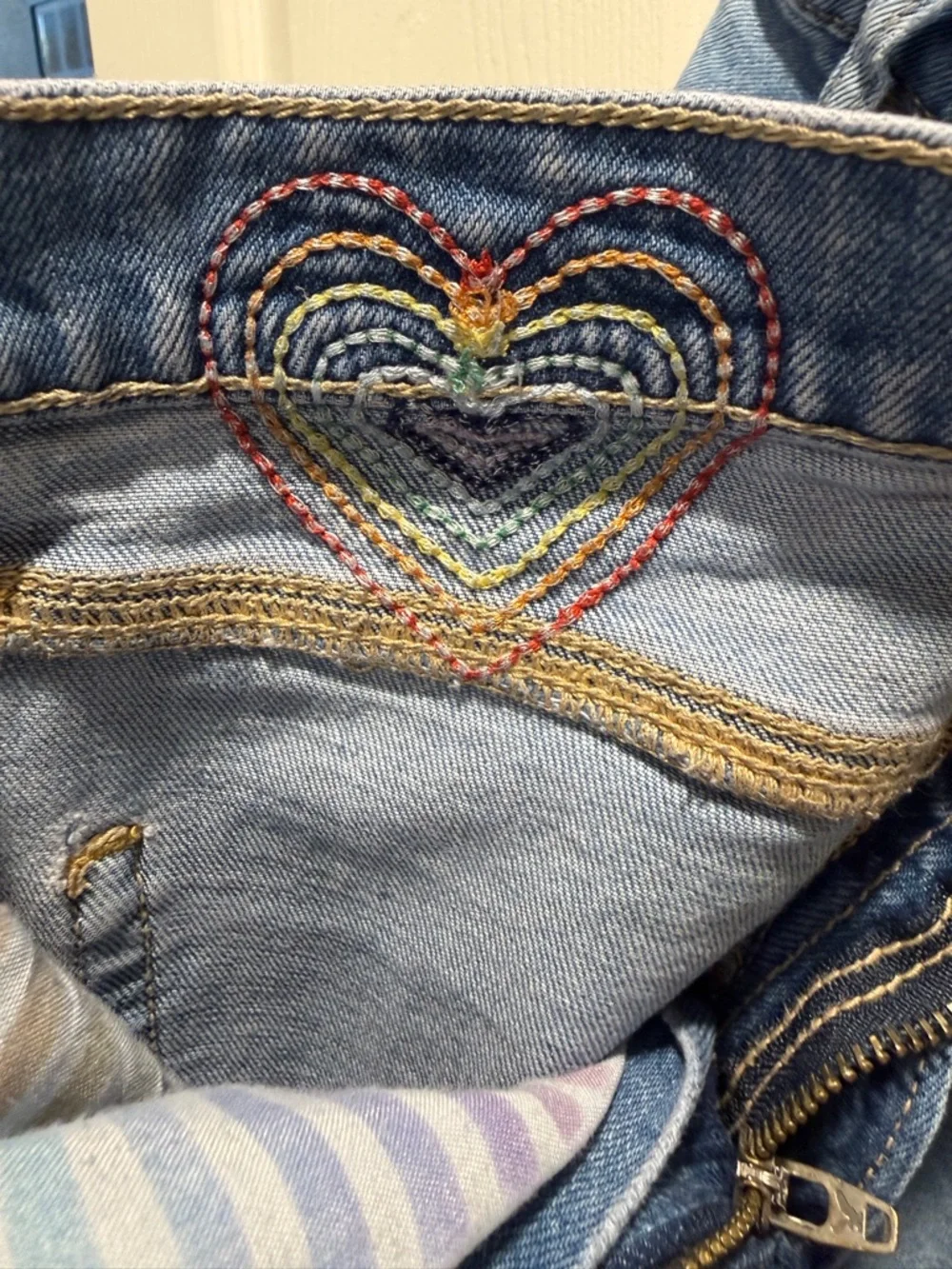 AE Pride Strigid Ripped Low-Rise Baggy Flare Jean-Size 6 - Picture 12 of 16